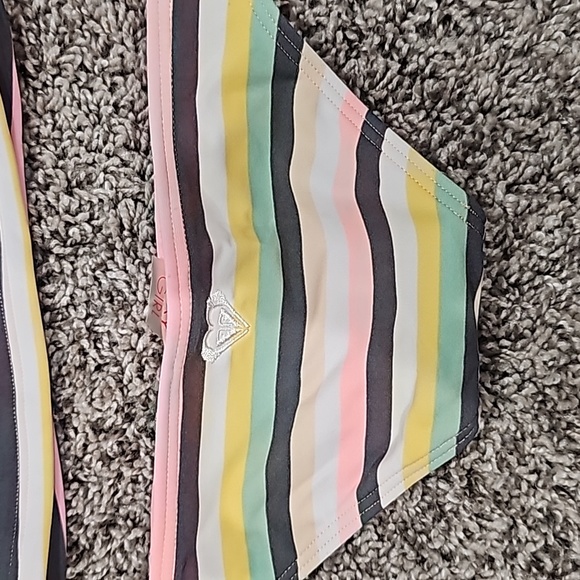 Roxy swimsuit size 2 - Picture 4 of 6